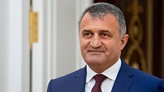 Уходящий президент Анатолий Бибилов (2018 г.)