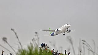 Çin Ticari Uçak Şirketinin geliştirdiği "C919" tipi yolcu uçağı