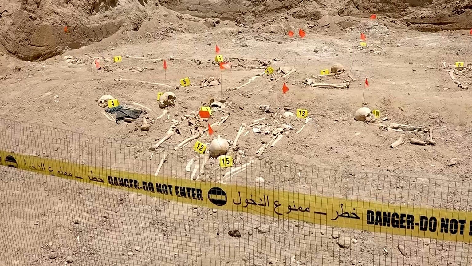 مقبرة جماعية في النجف بالعراق.