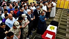 جنازة أحد الجنود المصريين الذين قتلوا في هجوم مسلح في سيناء.