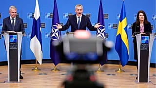 El secretario general de la OTAN Jens Stoltenbert (centro) con los ministros de Exteriores de Finlandia y Suecia en una imagen de archivo