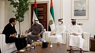 الرئيس الفرنسي إيمانويل ماكرون والرئيس دولة الإمارات محمد بن زايد في أبوظبي