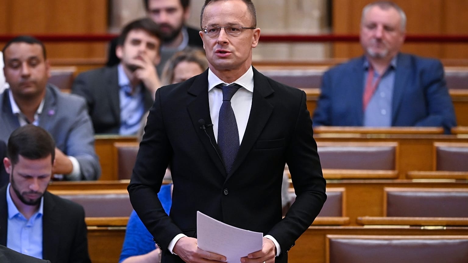 Szijjártó Péter külgazdasági és külügyminiszter felszólal napirend előtt az Országgyűlés plenáris ülésén 2022. május 9-én.