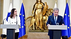 Finlandiya Cumhurbaşkanı Sauli Niinistö (sağda)