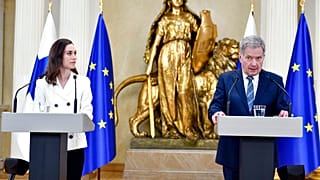 Finlandiya Cumhurbaşkanı Sauli Niinistö (sağda)