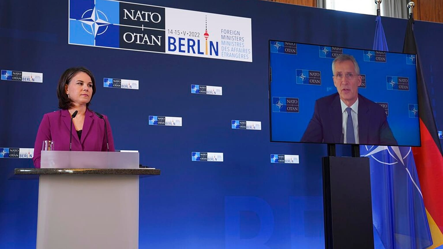 NATO Genel Sekreteri Jens Stoltenberg slagına yakalanması nedeniyle basın toplantısına uzaktan katıldı