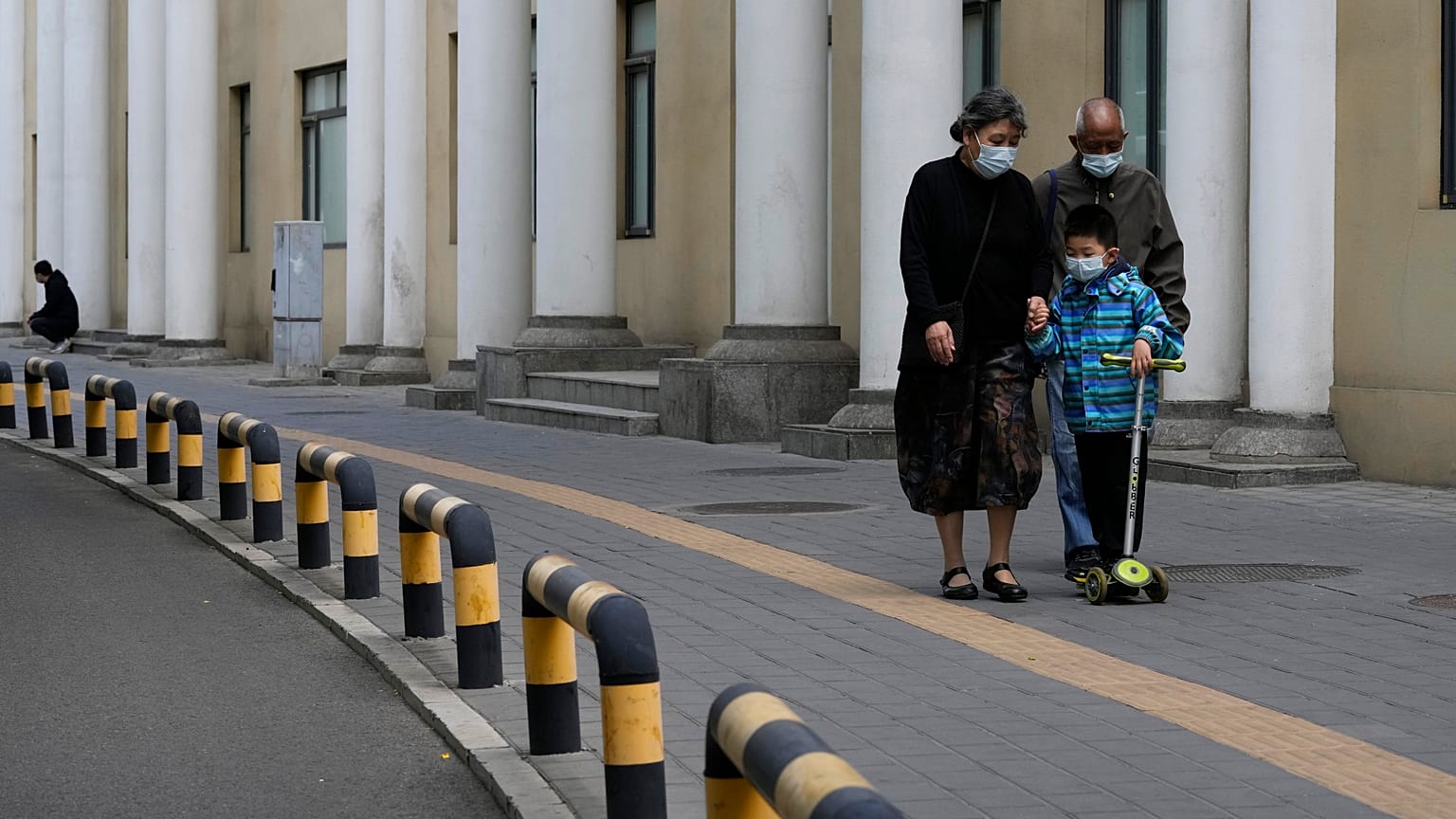 Жители Шанхая на прогулке