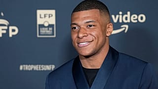Kylian Mbappé tout sourire après son nouveau sacre de meilleur joueur de Ligue 1