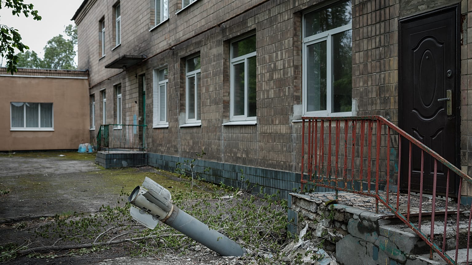 Здание детского сада в Лисичанске, во двор которого прилетела ракета