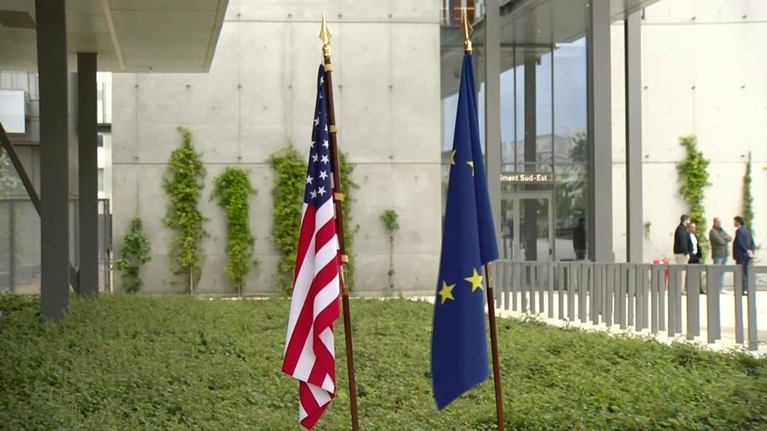 Флаги США и ЕС