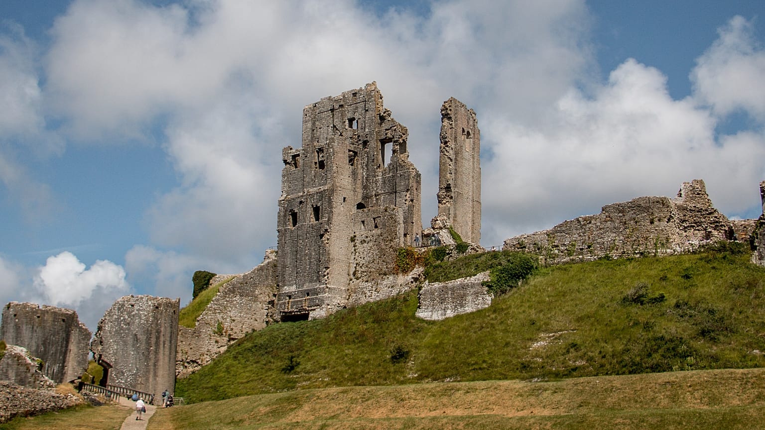 The UK has some of the most idyllic spots in the world, here are five castles where you can do your dream wedding on a budget