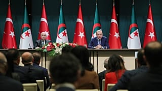 Cumhurbaşkanı Erdoğan, Türkiye'ye resmi ziyarette bulunan Cezayir Cumhurbaşkanı Abdulmecid Tebbun ile görüştü.