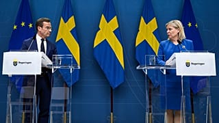 La Première ministre suédoise, Magdalena Andersson ( à droite), et le leader du Parti modéré, Ulf Kristersson, 16 mai 2022.