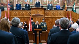 Viktor Orbán legt seinen Amtseid ab.