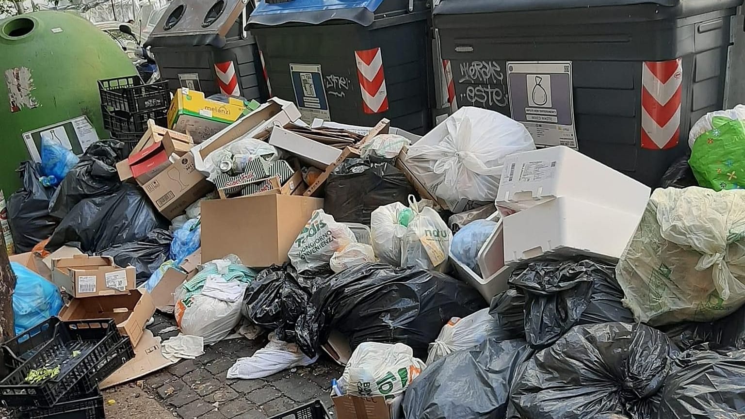 Rubbish piling up in Rome.