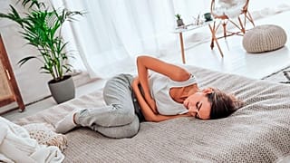 Quels pays ont déjà essayé d'instaurer des jours de congé aux femmes en cas de douleurs menstruelles, et que pouvons-nous apprendre de leur expérience ?