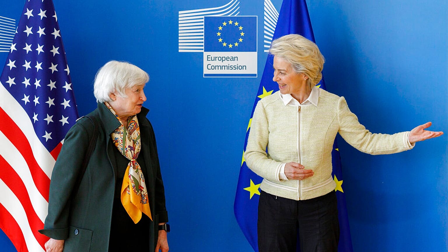 La secrétaire américaine au trésor Janet Yellen et la présidente de la Commission européenne Ursula von der Leyen, le 17 mai 2022, Bruxelles