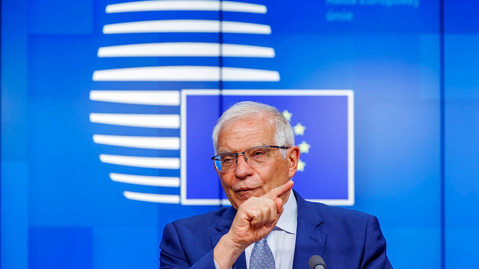 Borrell beim Verteidigungsrat in Brüssel im Mai: Am Montag wollen die Minster:innen über das Trainingsprogramm beraten.