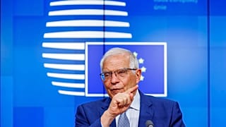Borrell beim Verteidigungsrat in Brüssel im Mai: Am Montag wollen die Minster:innen über das Trainingsprogramm beraten.