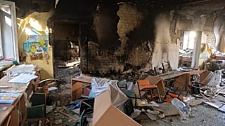 Повреждения в классе школы, пострадавшей от российской авиабомбы в Харькове. 23 марта 20 22 года