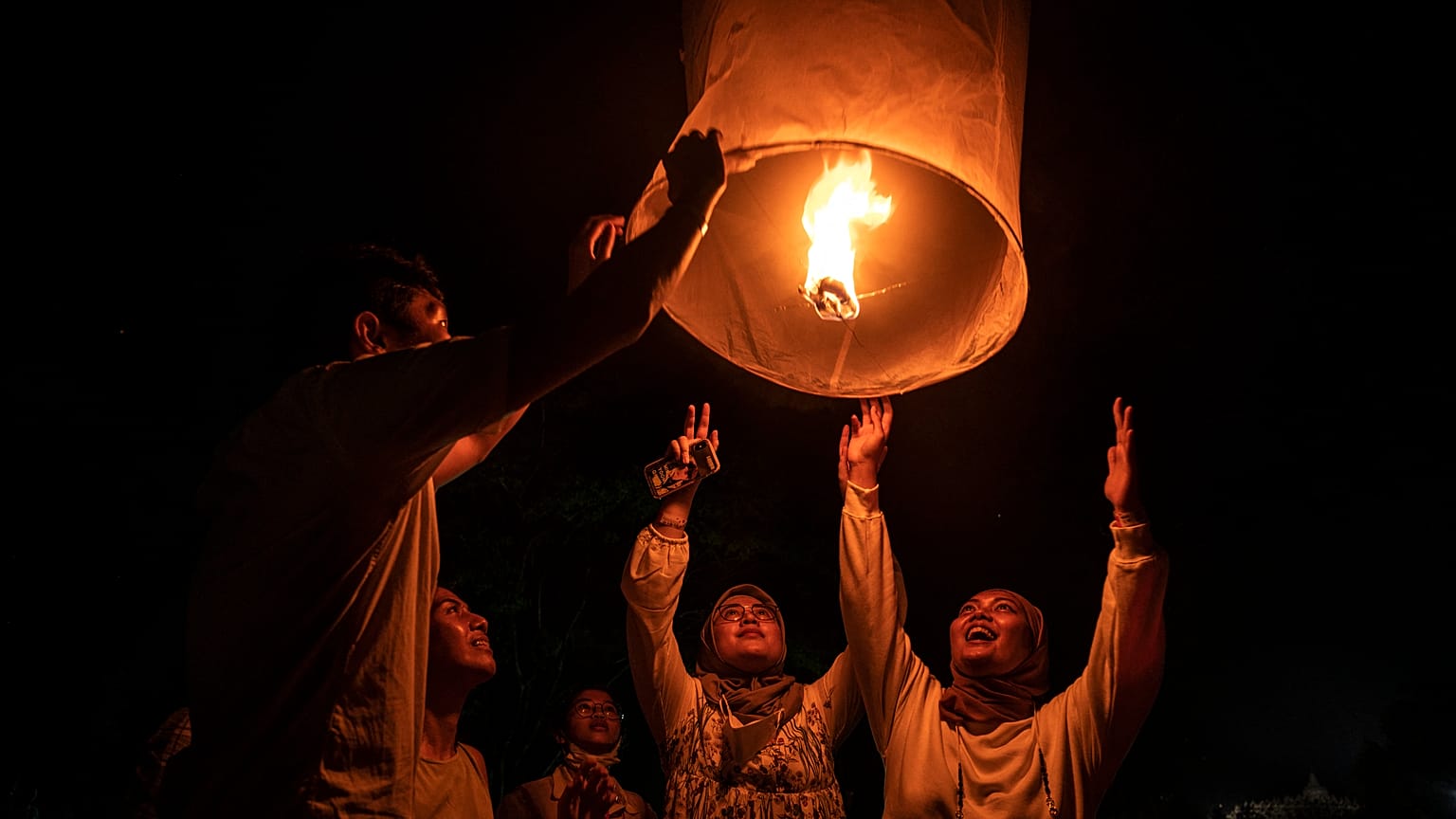 la fête de Vesak en Indonésie