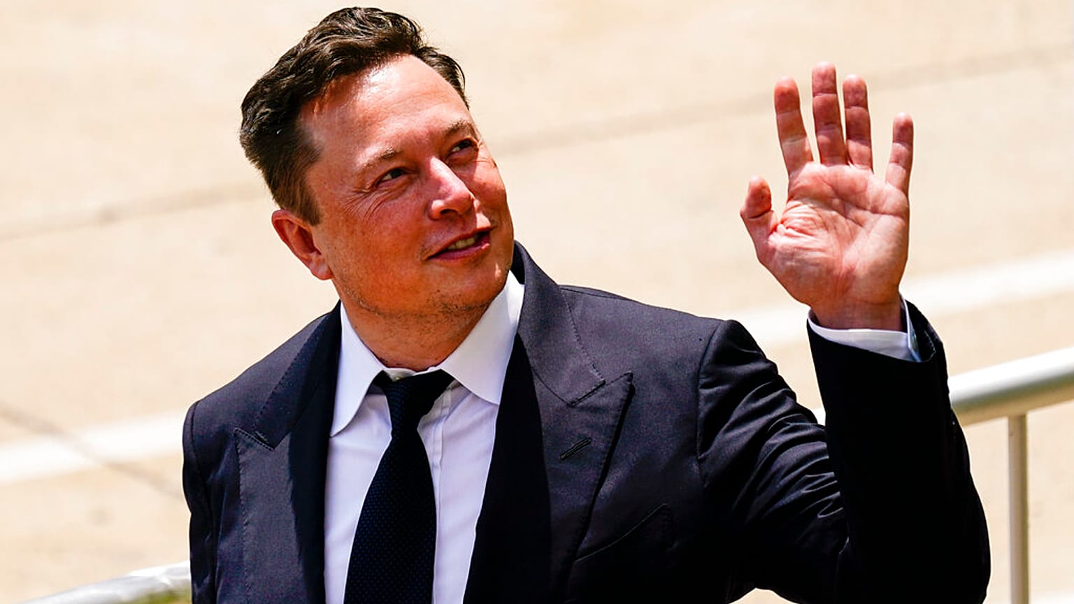 Elon Musk é dono da starlink