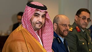نائب وزير الدفاع السعودي، الأمير خالد بن سلمان، خلال لقاء مع وزير الدفاع السابق مارك إسبر في البنتاغون (أرشيف) 
