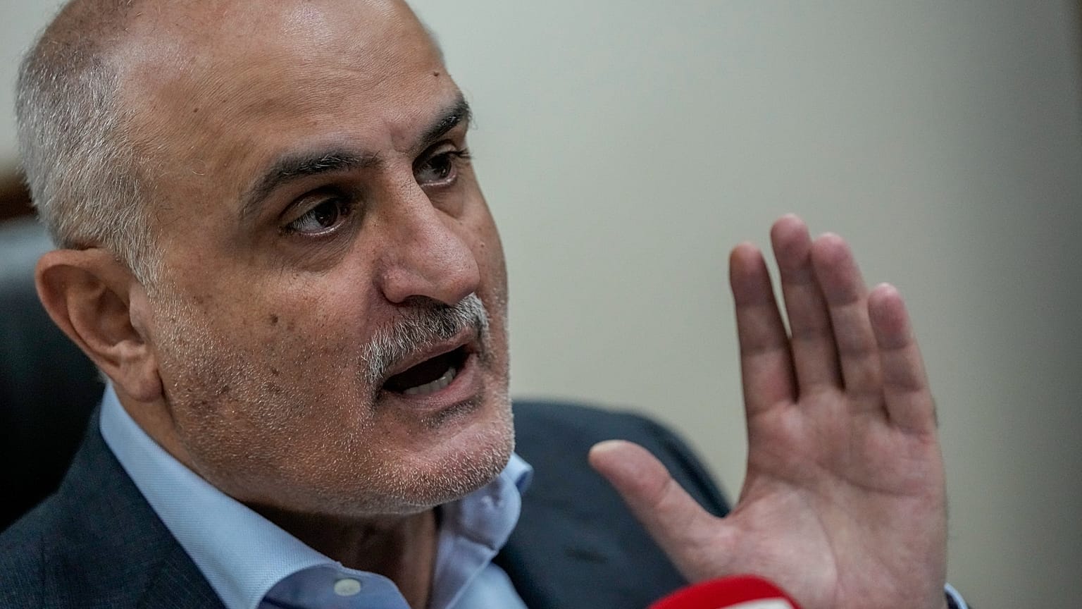 علي حسن خليل النائب عن حركة أمل ووزير المالية السابق 