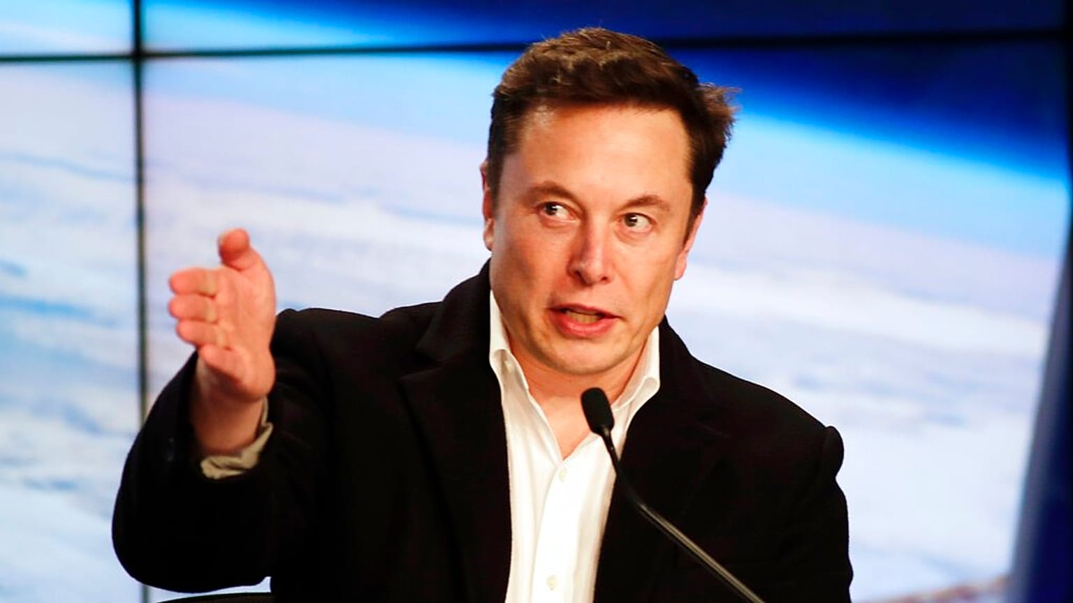 Elon Musk met en suspens son projet d'acquisition de Twitter, qu'il accuse de dissimuler une importante proportion de faux comptes dans la base d'utilisateurs
