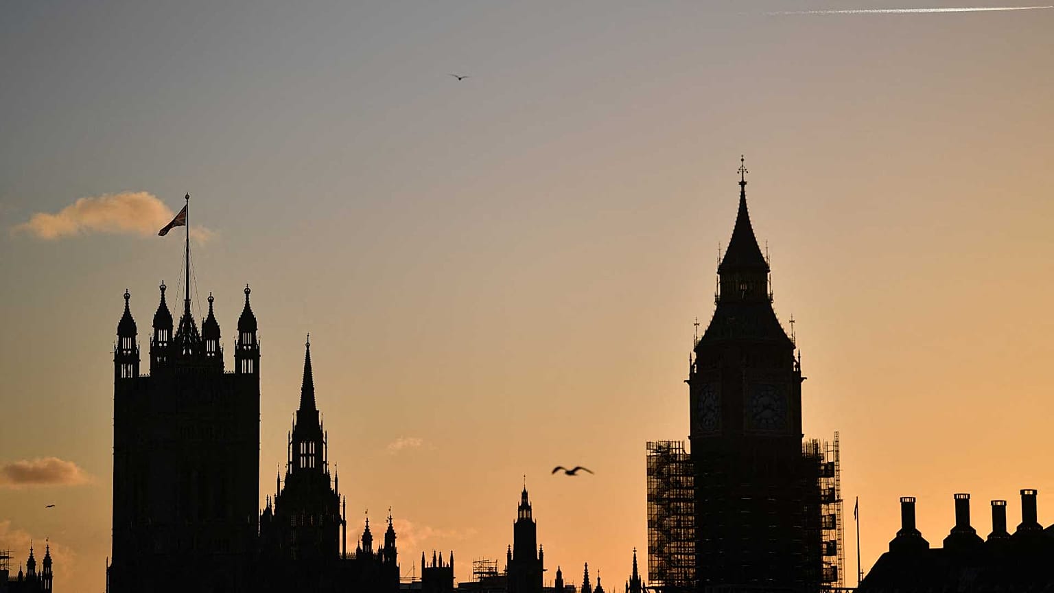 Londra'daki İngiliz Parlamento binası 