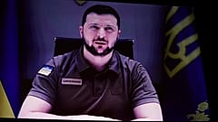 الرئيس الأوكراني فولوديمير زيلينسكي أثناء كلمة عبر الفيديو خلال افتتاح مهرجان كان السينمائي، فرنسا 17/05/2022