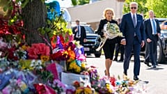 Der US-Präsident und die First Lady kurz vor der Kranzniederlegung in Buffalo
