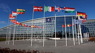 Finlandiya ve İsveç NATO'ya resmi üyelik başvurularını yaptı