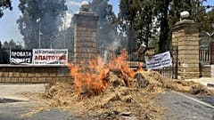 ΦΩΤΙΑ ΣΕ  ΣΑΝΟ ΜΠΡΟΣΤΑ ΑΠΟ ΤΗΝ ΕΙΣΟΔΟ ΤΟΥ ΠΡΟΕΔΡΙΚΟΥ