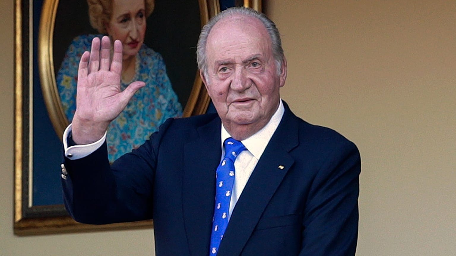 Spain's former King Juan Carlos waves during a bullfight at the bullring in Aranjuez, Madrid, Spain, Sunday, June 2, 2019