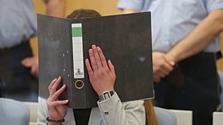 امرأة ألمانية متهمة بالانتماء إلى تنظيم الدولة في محكمة الدولة في دوسلدورف بألمانيا.