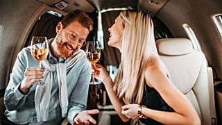 Should alcohol be allowed during flights?