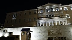 Το κτίριο της ελληνικής βουλής με το γράμμα G (Genocide)