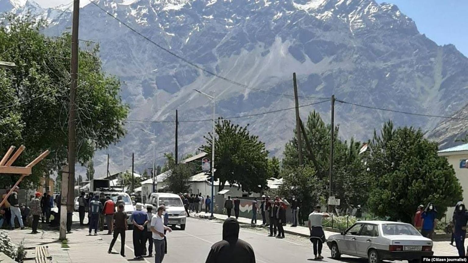 در درگیری میان نیروهای نظامی و معترضین در بدخشان تاجیکستان حداقل ده کشته شدند.