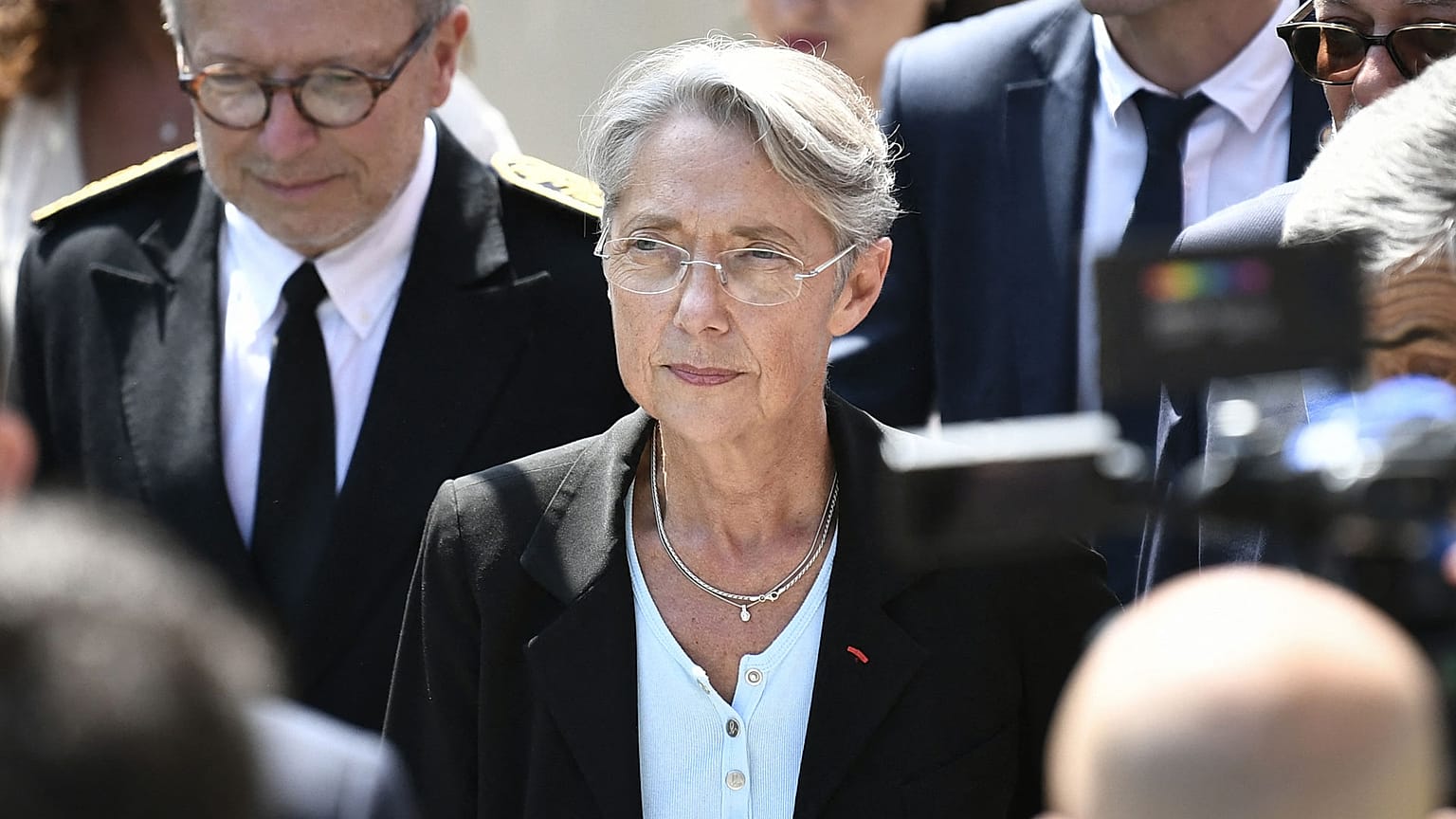 La Première ministre française, Elisabeth Borne, le 19 mai aux Mureaux en région parisienne. 
