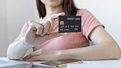 En moyenne, cinq grammes de particules de plastique pénètrent dans le tractus gastro-intestinal humain par personne et par semaine. Soit le poids d'une carte de crédit.