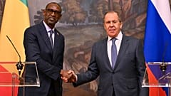 وزير الخارجية الروسي سيرغي لافروف ونظيره المالي عبد الله ديوب في موسكو.