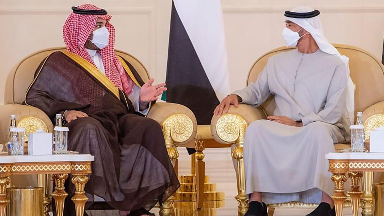 ولي العهد السعودي محمد بن سلمان خلال تعزية الشيخ محمد بن زايد آل نهيان بوفاة الشيخ خليفة - 16/05/2022