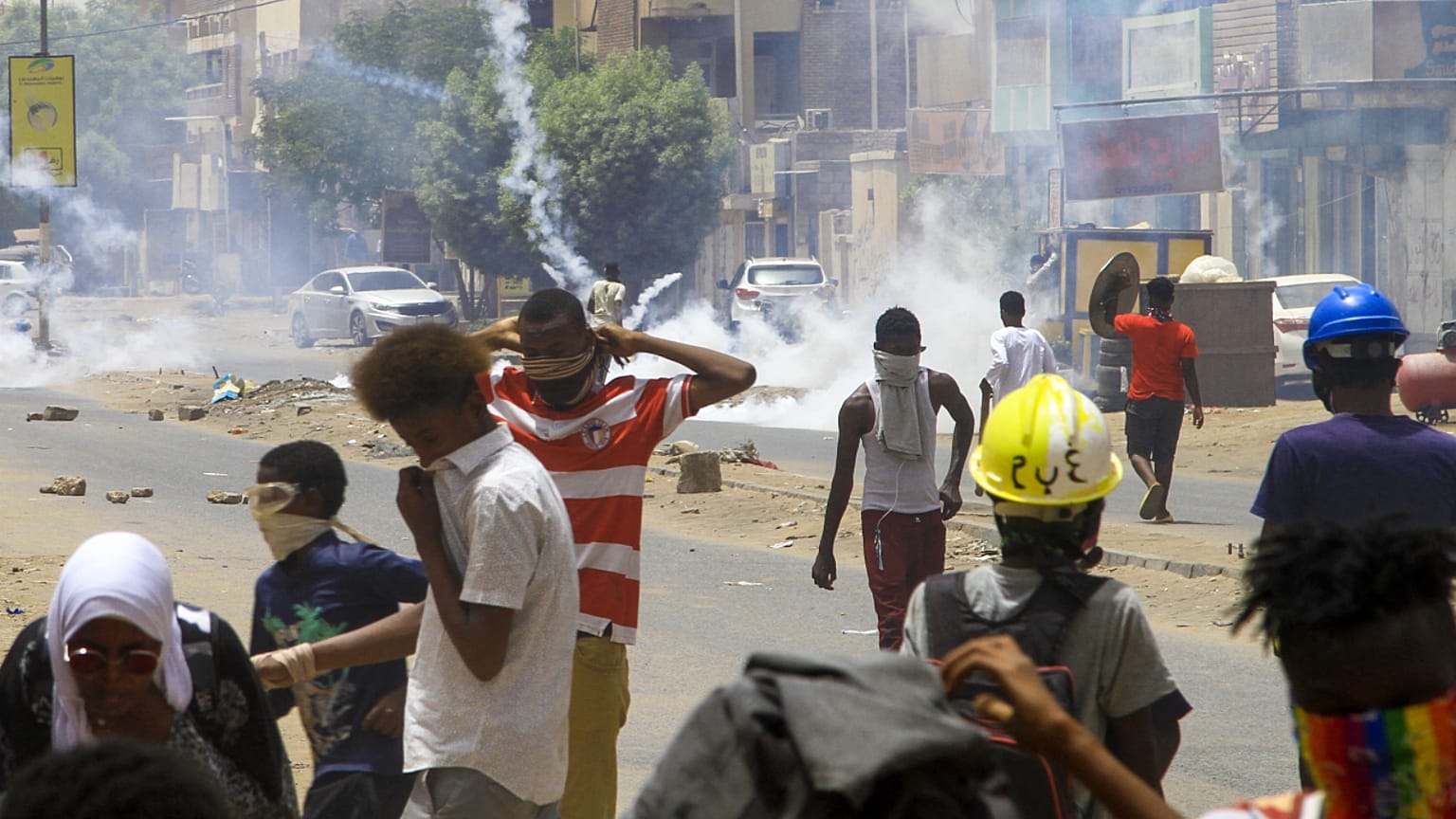 صورة أرشيفية من مسيرة مناهضة للانقلاب في السودان