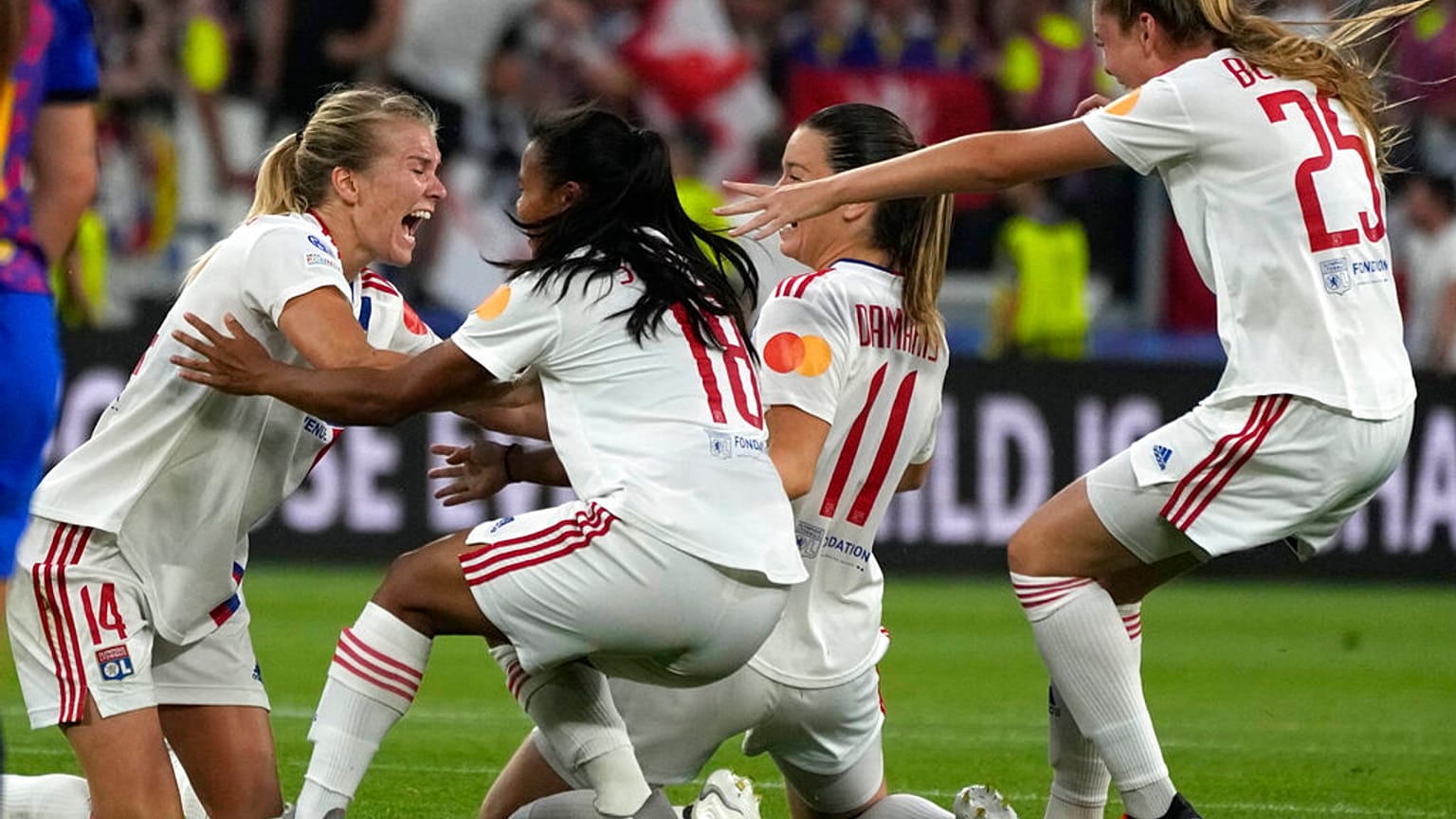 Il Lione ha vinto contro il Barcellona per 3-1.