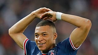 Kylian Mbappé celebra su tercer gol ante el Metz este sábado en París, Francia