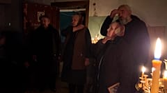 Службы приходится проводить в подвале