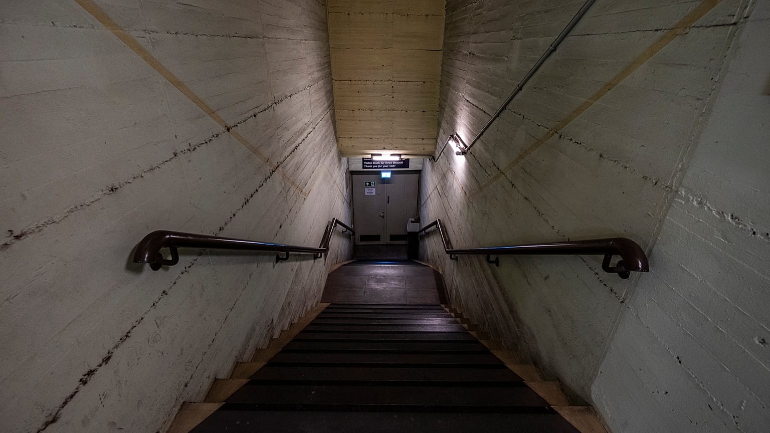 Zugangsrampe im Atombunker Pankstraße in Berlin. Dieser wurde 1977 während des Kalten Krieges errichtet und sollte die Bürger West-Berlins schützen. 10.5.2022, Berlin.