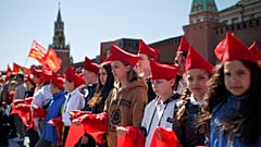 Каждый год КПРФ принимает в ряды Пионерской организации сотни, а то и тысячи школьников