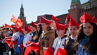 Каждый год КПРФ принимает в ряды Пионерской организации сотни, а то и тысячи школьников